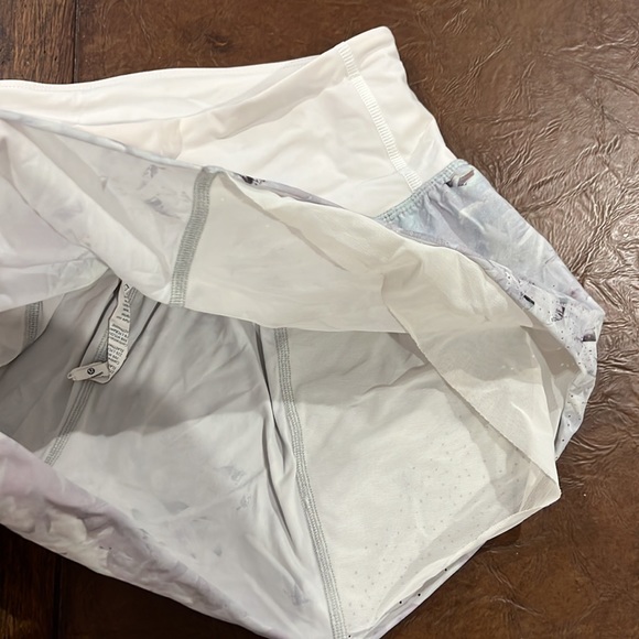 RARE Lululemon shorts - Picture 5 of 7